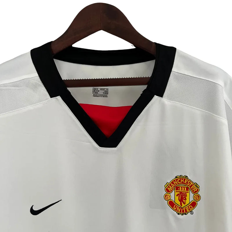 Camisa Retrô Manchester United II 2002/2003 - Nike Masculina - Branca com detalhes em preto