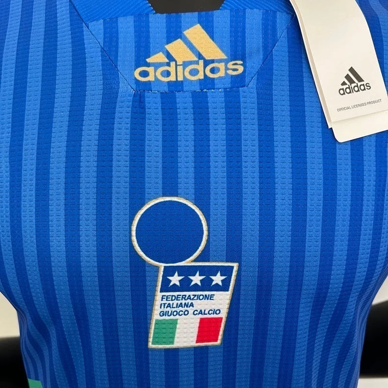 Camisa Seleção da Itália Coleção especial 23/24 - Jogador Adidas Masculina - Azul e branco com detalhes em verde e dourado