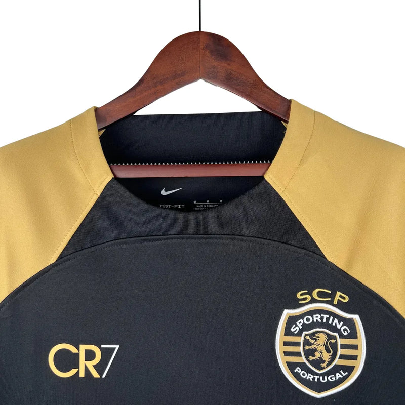 Camisa Sporting Lisboa III 23/24 - Torcedor Nike Masculina - Preta com detalhes em dourado