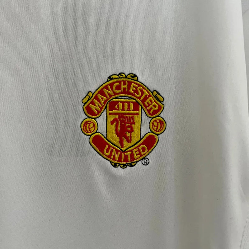 Camisa Retrô Manchester United II 2002/2003 - Nike Masculina - Branca com detalhes em preto