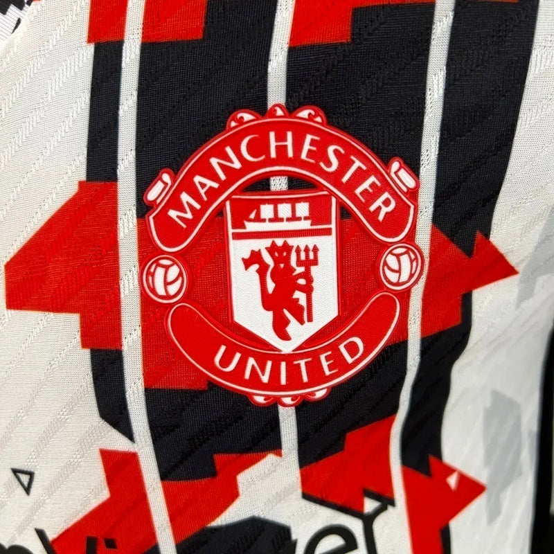 Camisa Manchester United Edição Especial 23/24 - Jogador Adidas Masculina - Branca com detalhes em preto e vermelho