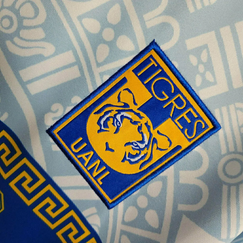 Camisa Tigres do México Edição Especial 23/24 - Torcedor Adidas Masculina - Detalhamento com tigre em azul e amarelo