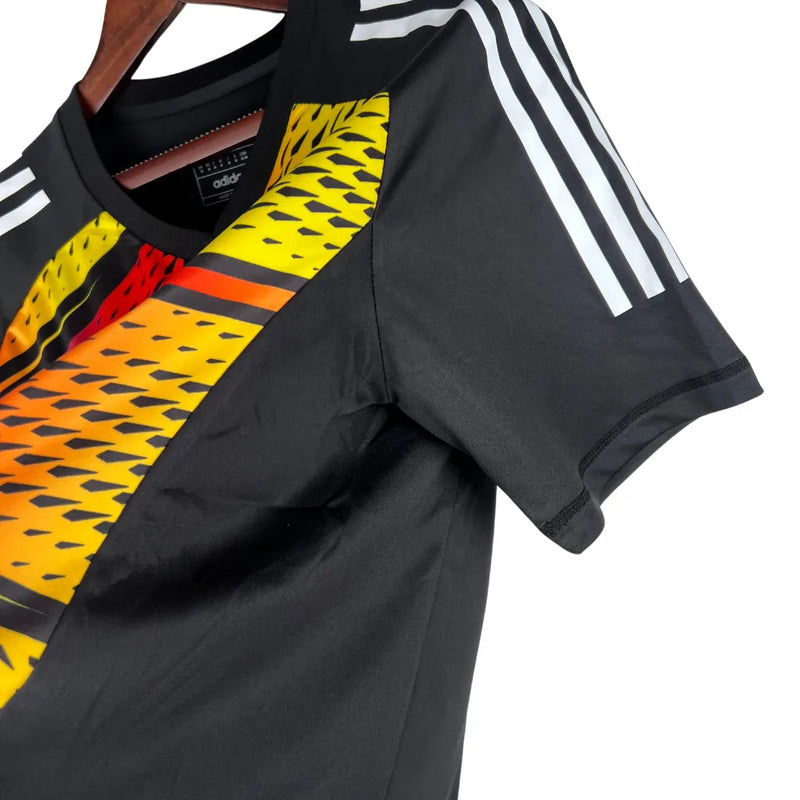 Camisa Benfica Pré-Jogo 23/24 - Torcedor Adidas Masculina - Preta com detalhes em amarelo e vermelho e azul