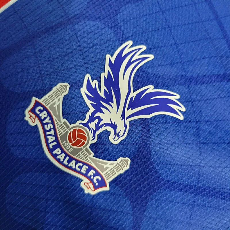 Camisa Crystal Palace I 23/24 - Jogador Macron Masculina - Vermelha e azul com detalhes em branco