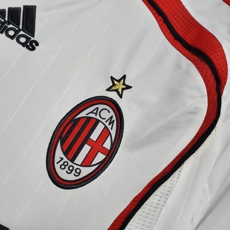 Camisa Retrô Milan 2006/2007 - Masculina Adidas - Branca com detalhes em vermelho