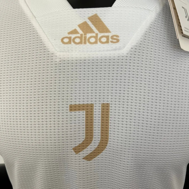 Camisa Juventus Coleção Especial 23/24 - Jogador Adidas Masculina - Branca com detalhes em bege e preto