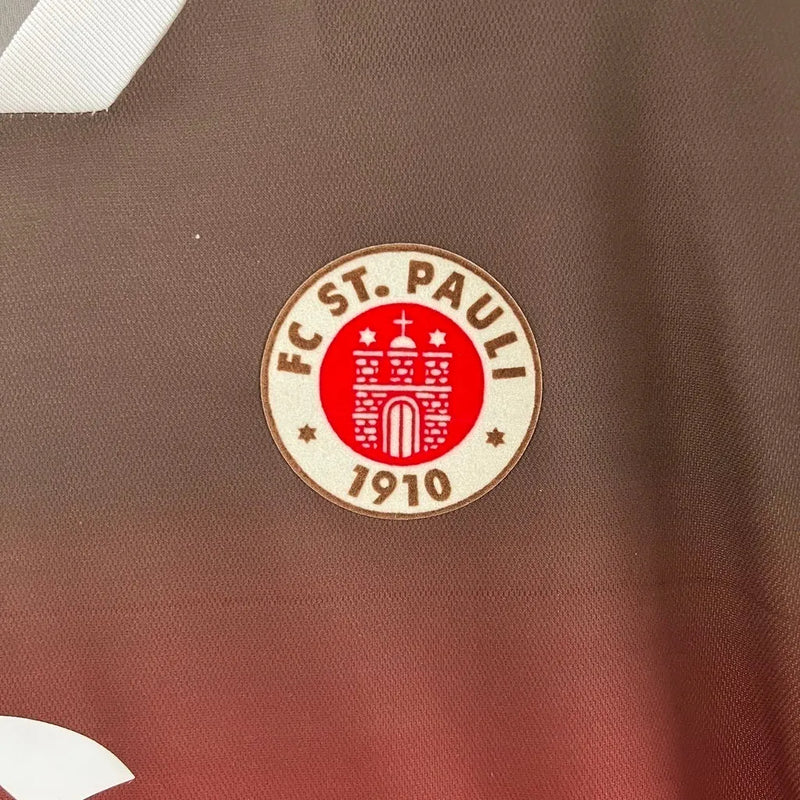 Camisa FC St Pauli I 23/24 - Torcedor Diiy Masculina - Marrom com detalhes em vermelhos e branco