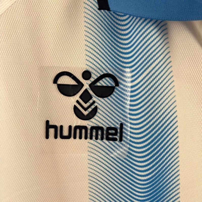 Camisa Málaga I 23/24 - Torcedor Hummel Masculina - Branca com detalhes em azul