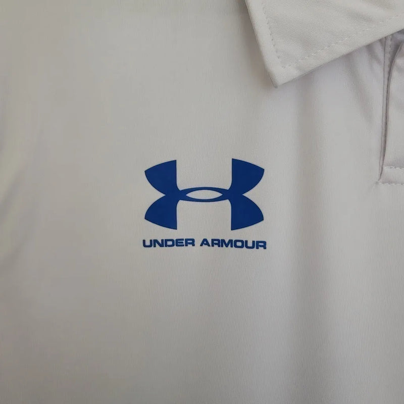 Camisa Universidad Católica II 23/24 - Torcedor Under Armour Masculina - Branca com detalhes em azul e vermelho