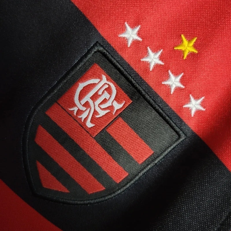 Camisa Flamengo I Retrô 03/04 Torcedor Masculina - Vermelha com detalhes em Preto e amarelo