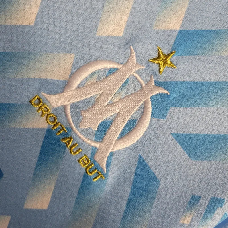 Camisa Olympique Marseille Treino 23/24 - Torcedor Puma Masculina - Azul com detalhes em branco e dourado