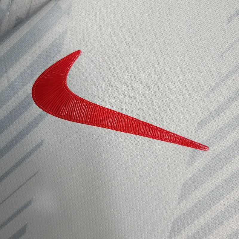 Camisa Red Bull Salzburg Edição Especial 23/24 - Torcedor Nike Masculina - Branca com detalhes em vermelho