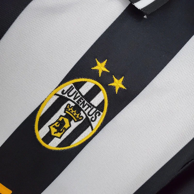 Camisa Retrô Juventus I 2001/2002 - Masculina Lotto - Preta e branca