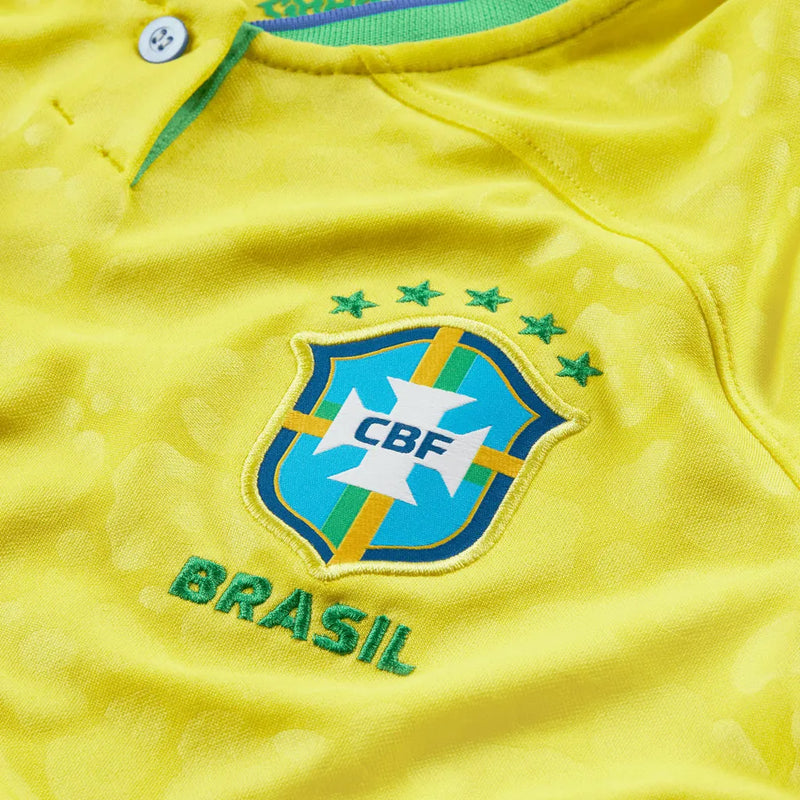 Camisa Seleção Brasileira I 2022 - Torcedor Nike Feminina - Amarela com detalhes em verde