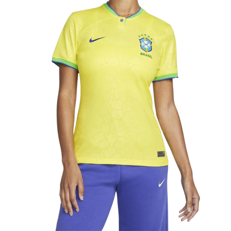 Camisa Seleção Brasileira I 2022 - Torcedor Nike Feminina - Amarela com detalhes em verde