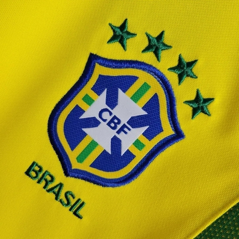 Camisa Seleção Brasileira Retrô I 2002 Nike Torcedor Masculina -Amarela com detalhes em verde