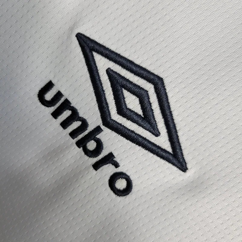 Camisa Seleção Guatemala I 23/24 - Torcedor Umbro Masculina - Branca com detalhes em azul e preto