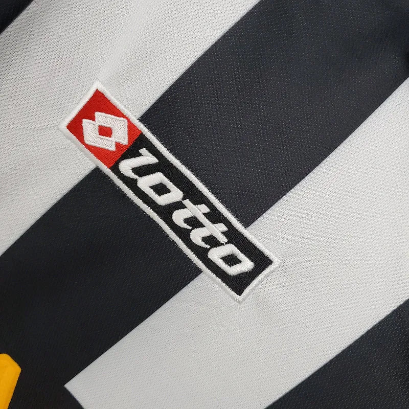 Camisa Retrô Juventus I 2001/2002 - Masculina Lotto - Preta e branca