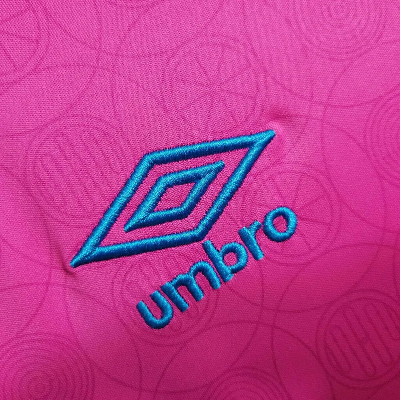 Camisa Grêmio Edição especial Outubro rosa 23/24 - Torcedor Umbro Feminina - Rosa com detalhes em azul