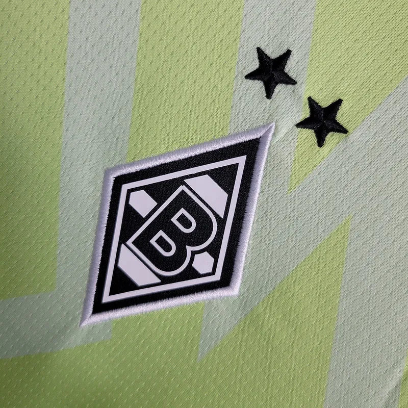 Camisa Borussia Mönchengladbach Edição Especial 23/24 - Torcedor Puma Masculina - Verde com detalhes em preto e rosa