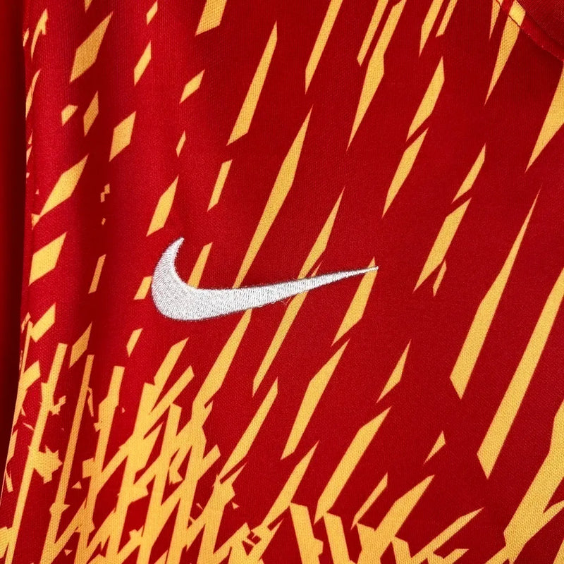 Camisa Mallorca Edição Especial 23/24 - Torcedor Nike Masculina - Vermelha com detalhes em amarelo e branco