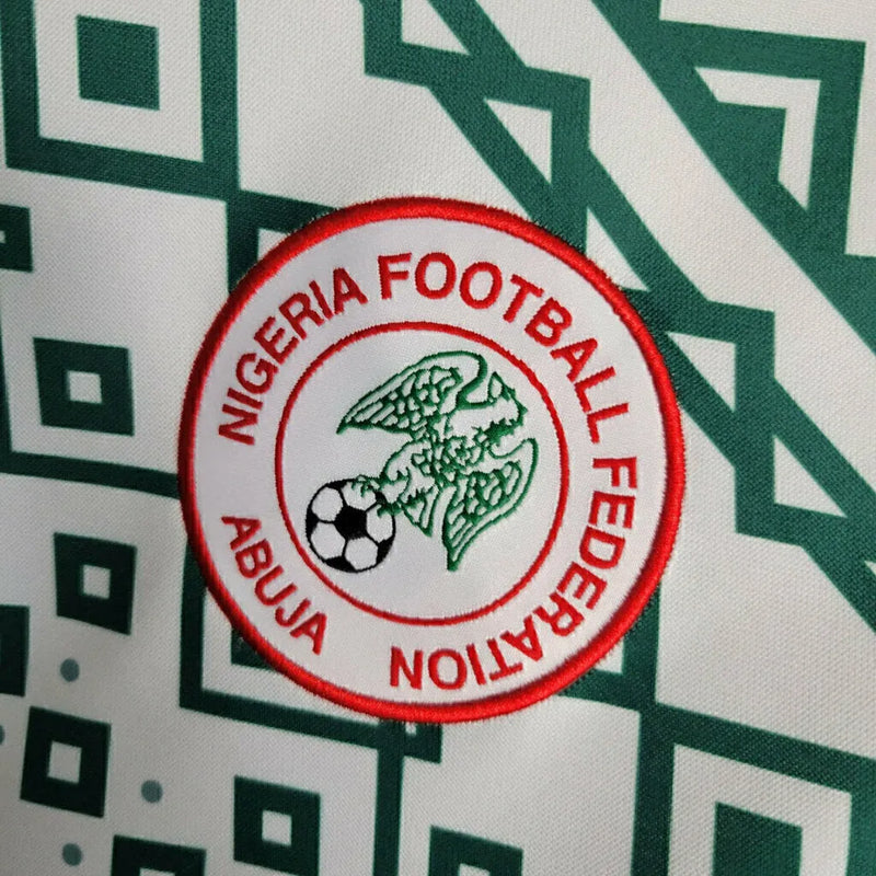 Camisa Seleção Nigéria Treino III 23/24 - Torcedor Nike Masculina - Branca com detalhes em vermelho e verde