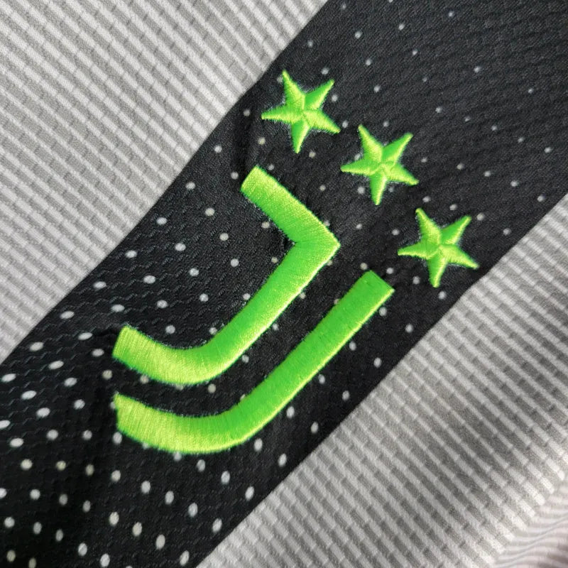 Camisa Retrô Juventus Edição especial 1919/1920 - Adidas Masculina - Branca com detalhes em preto e verde e laranja