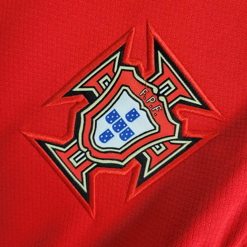 Camisa Seleção de Portugal I 24/25 - Torcedor Nike Masculina - Vermelha com detalhes em preto e verde