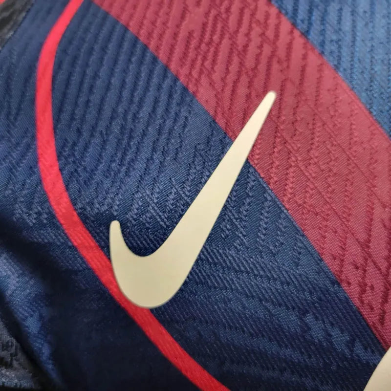 Camisa Barcelona Edição Especial 24/25 - Jogador Nike Masculina - Azul com detalhes em vermelho e branco