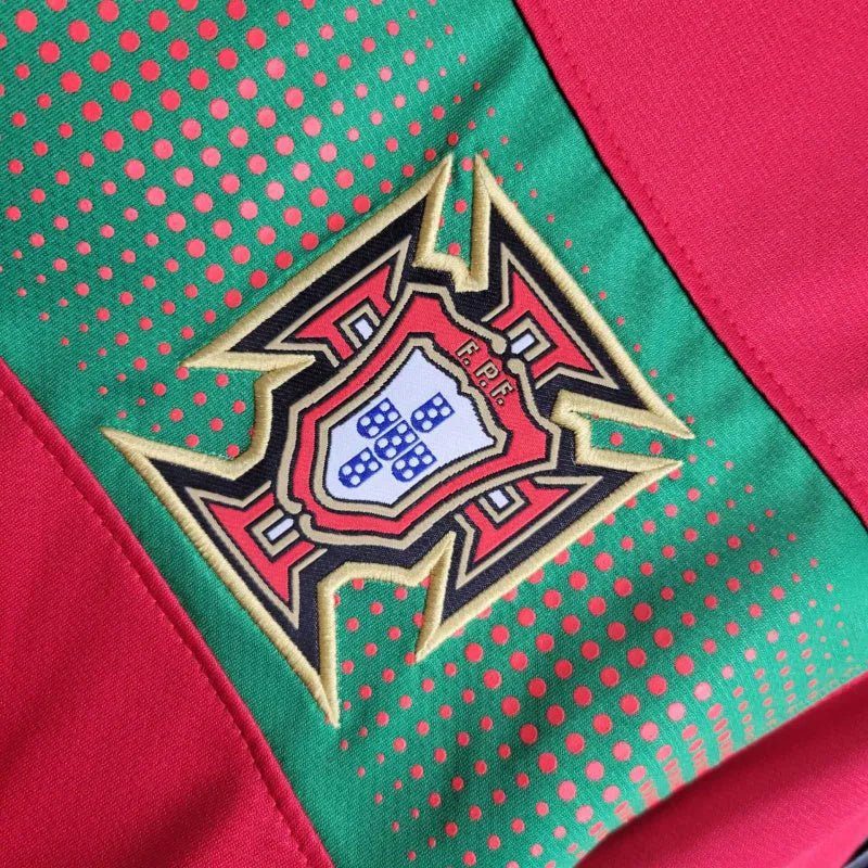 Camisa Retrô Seleção de Portugal I 2010 - Nike Masculina - Vermelha com detalhes em verde