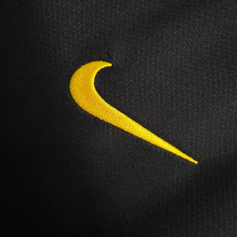 Camisa Retrô Seleção de Portugal II 2006 - Nike Masculina - Preta com detalhes em amarelo