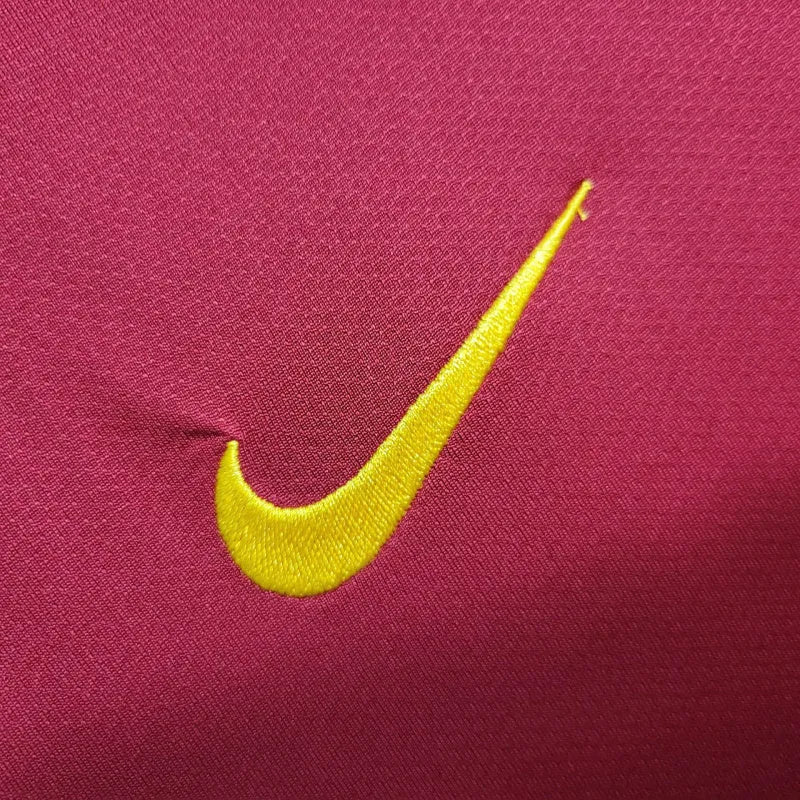 Camisa Retrô Seleção de Portugal I 2006 - Nike Masculina - Vermelha com detalhes em amarelo e verde