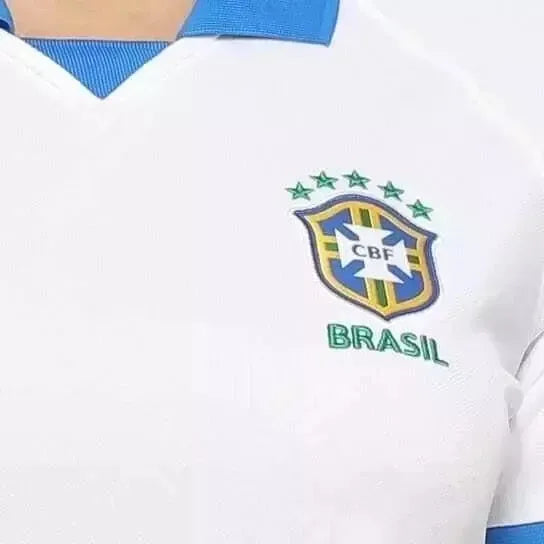 Camisa Retrô Seleção Brasileira II 2019/20 - Masculina Nike - Branca com detalhes em azul