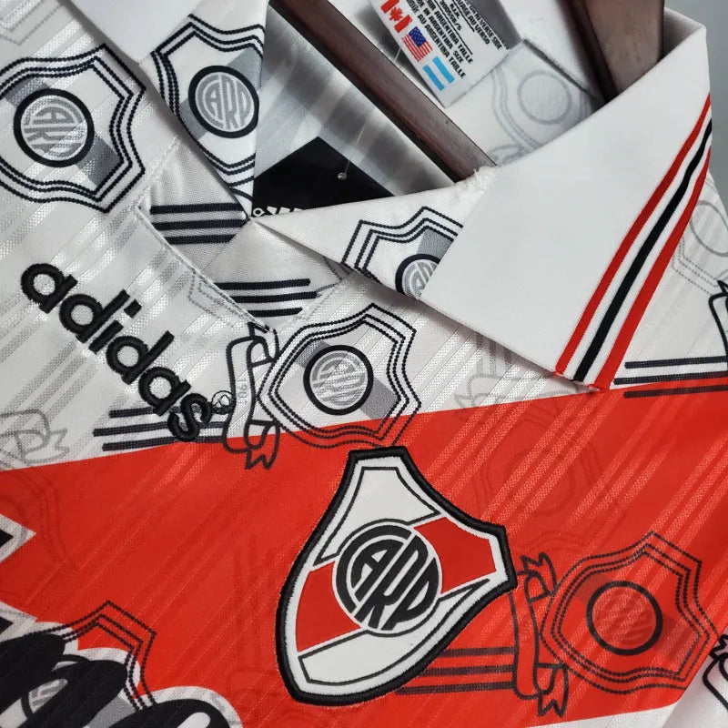 Camisa Retrô River Plate I 1995/1996 - Adidas Masculina - Branca com detalhes em vermelho e preto