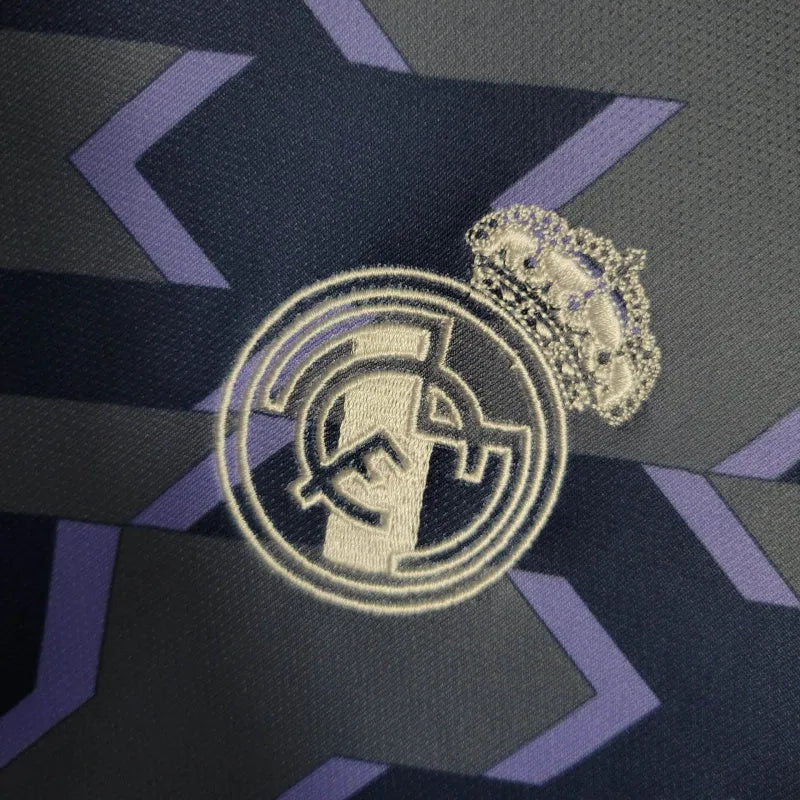 Camisa Real Madrid Treino 23/24 - Torcedor Adidas Masculina - Cinza com detalhes em azul