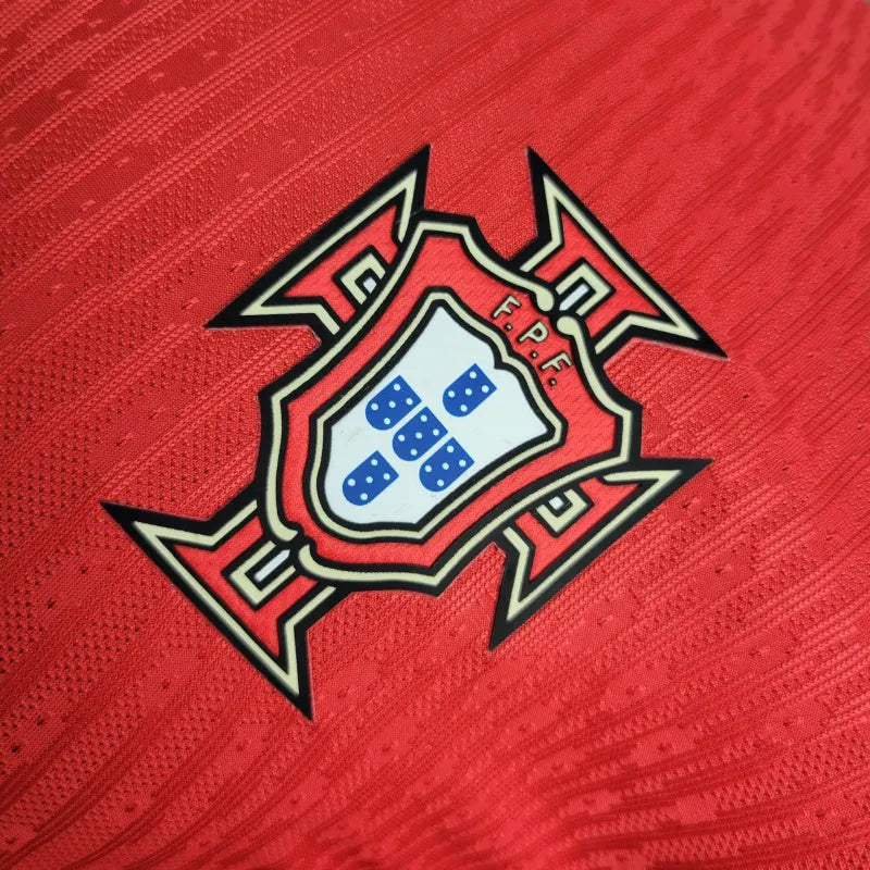 Camisa Seleção de Portugal I 24/25 - Jogador Nike Masculina - Vermelha com detalhes em verde