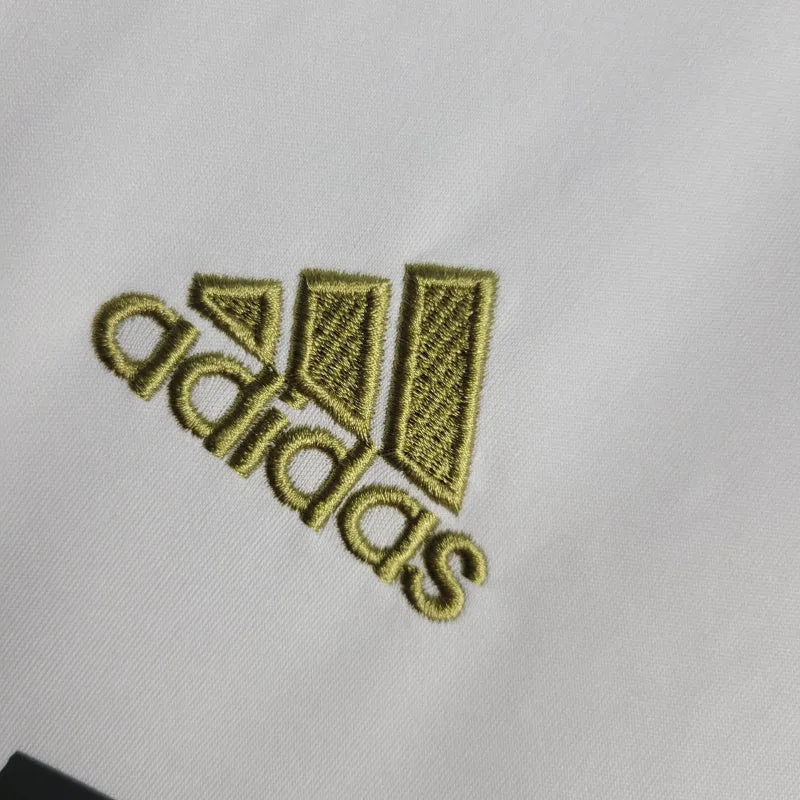 Camisa Retrô Real Madrid I 11/12 - Masculina Adidas - Branca com detalhes em dourado