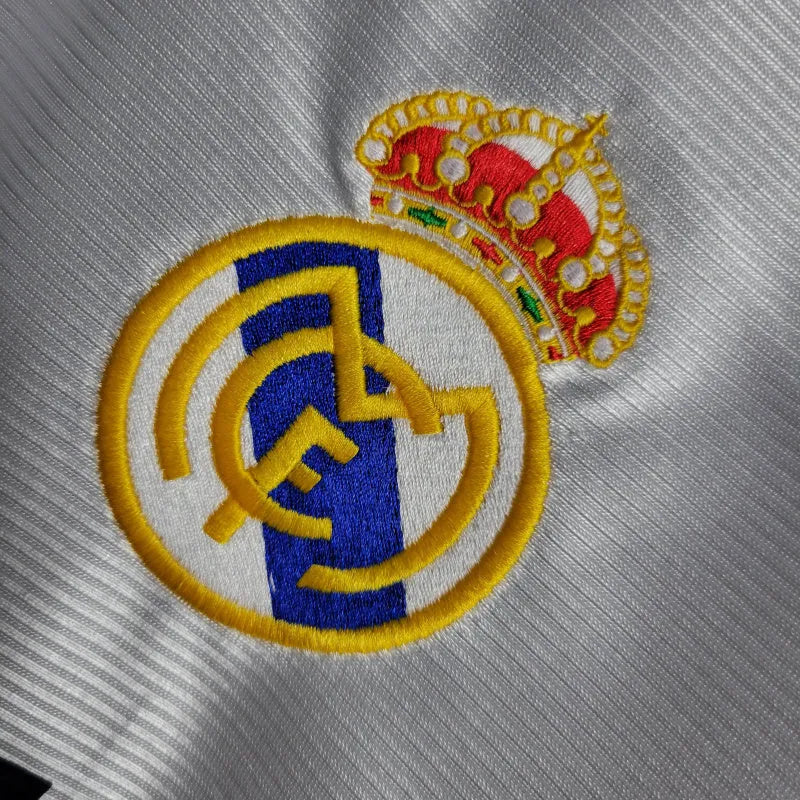 Camisa Retrô Real Madrid I 98/00 - Masculina Adidas - Branca com detalhes em azul e amarelo