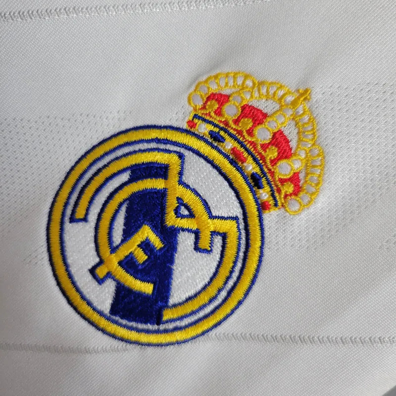 Camisa Retrô Real Madrid I 17/18 - Masculina Adidas - Branca com detalhes em azul