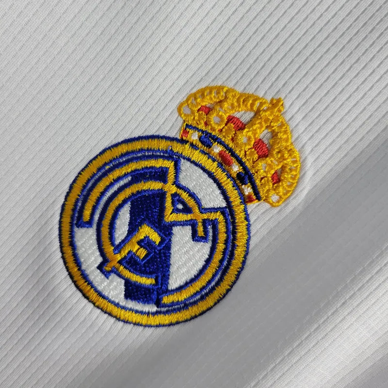 Camisa Retrô Real Madrid I 18/19 - Masculina Adidas - Branca com detalhes em dourado