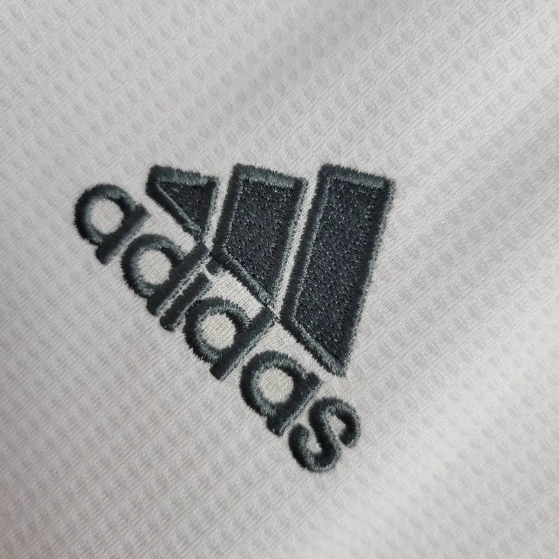 Camisa Retrô Real Madrid I 15/16 - Masculina Adidas - Branca com detalhes em cinza