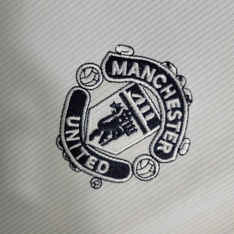 Camisa Retrô Manchester United II 99/00 - Masculina Umbro - Branca com detalhes em azul