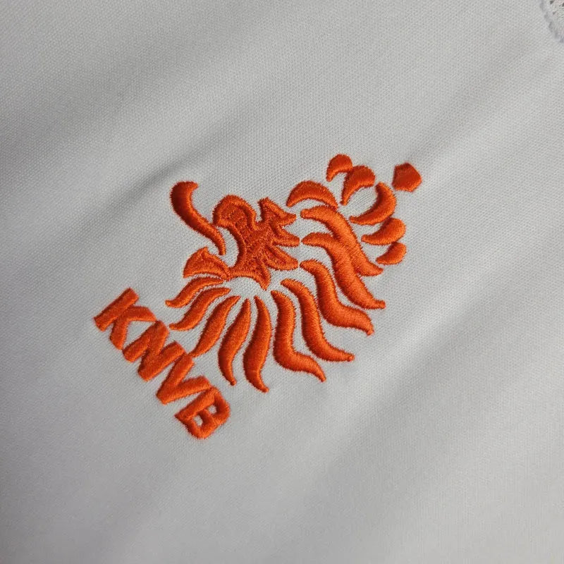 Camisa Retrô Seleção da Holanda II 2004 - Masculina Nike - Branca com detalhes em laranja