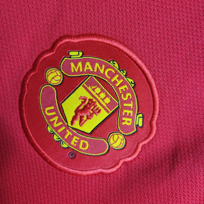 Camisa Retrô Manchester United 10/11 - Masculina Nike - Vermelha com detalhes em branco