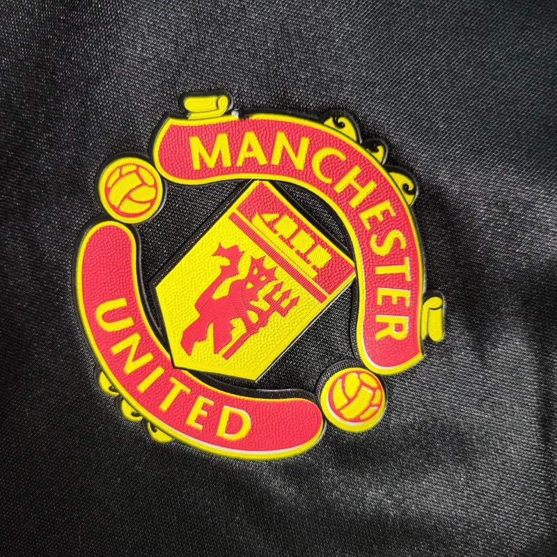 Camisa Retrô Manchester United 1998 - Masculina Umbro - Preta com detalhes em verde