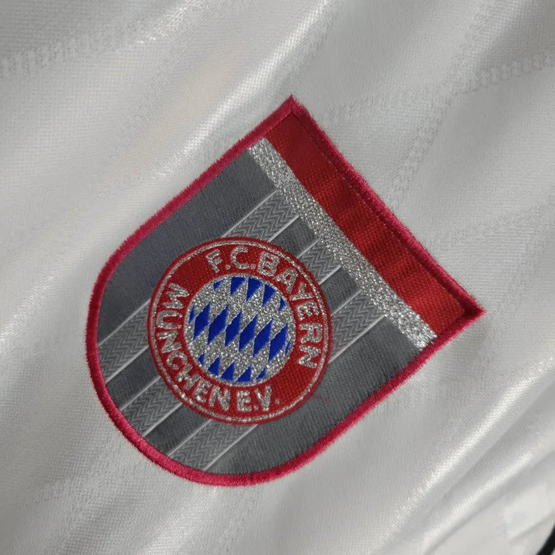 Camisa Retrô Bayern de Munique 1996/1998 - Masculina Adidas - Branca com detalhes em azul e vermelho e preto