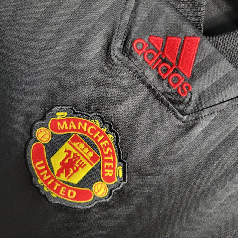 Camisa Manchester United 23/24 - Torcedor Adidas Masculina - Preta com detalhes em branco e vermelho