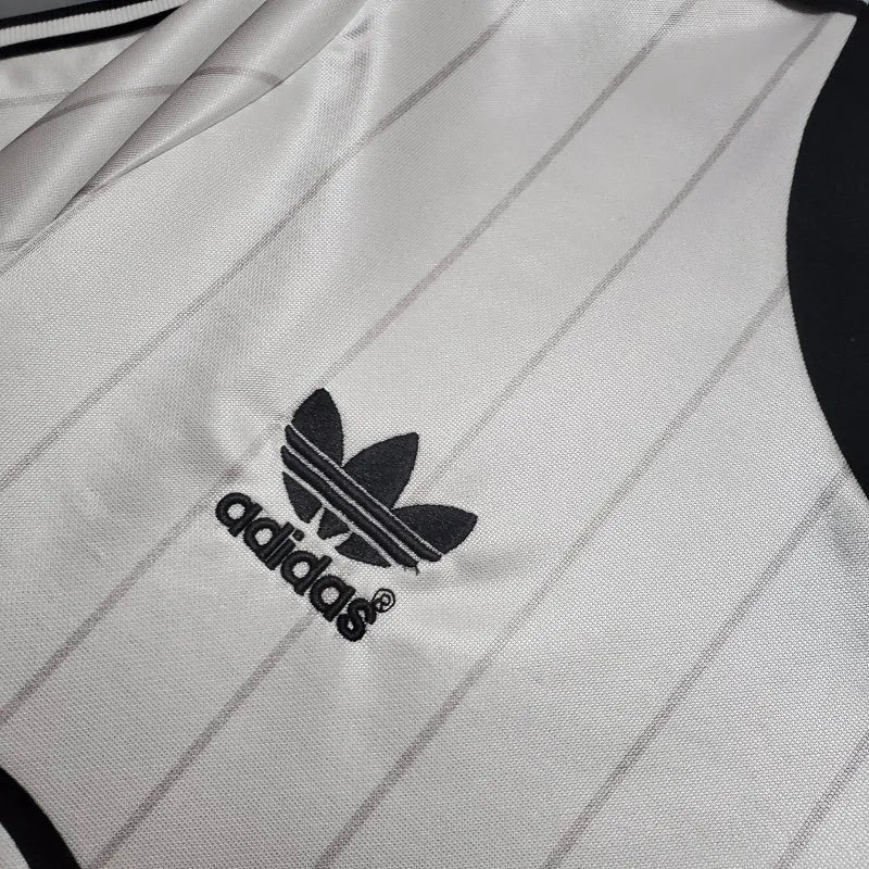 Camisa Retrô Manchester United II 1983 - Masculina Adidas - Branca com detalhes em vermelho e preto