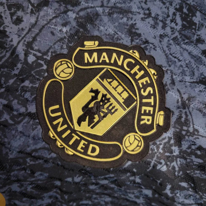 Camisa Manchester United Edição Especial 24/25 - Jogador Adidas Masculina - Azul com detalhes em preto