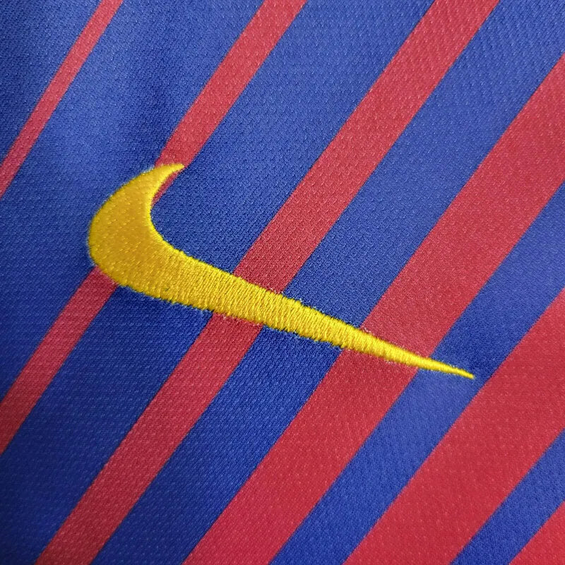 Camisa Retrô Barcelona I 17/18 - Masculina Nike - Azul com detalhes em vermelho e amarelo